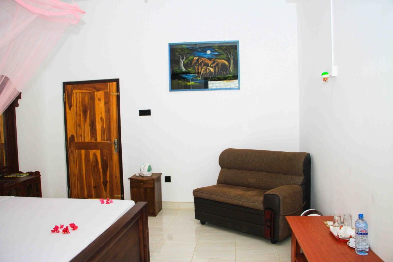 Miracle Home Stay ดัมบูลลา ภายนอก รูปภาพ